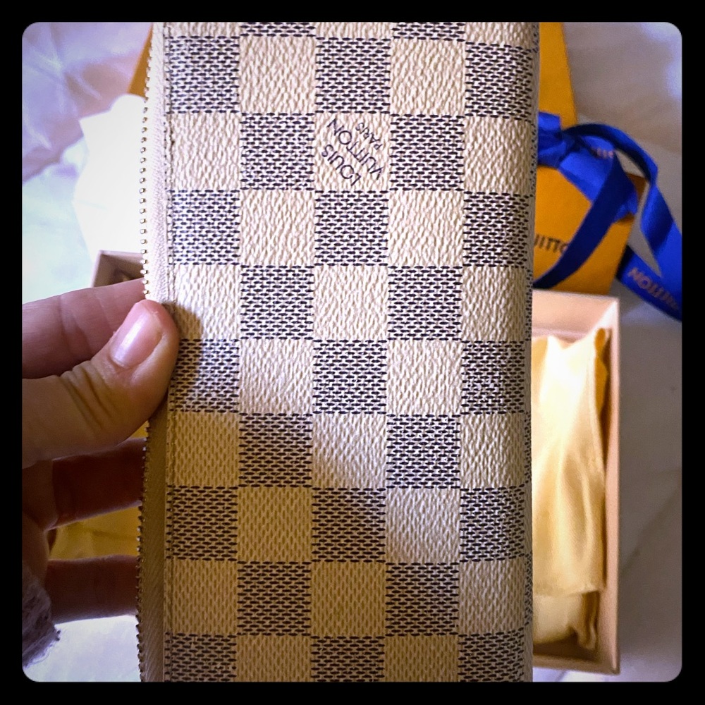 Louis Vuitton Zippy Wallet